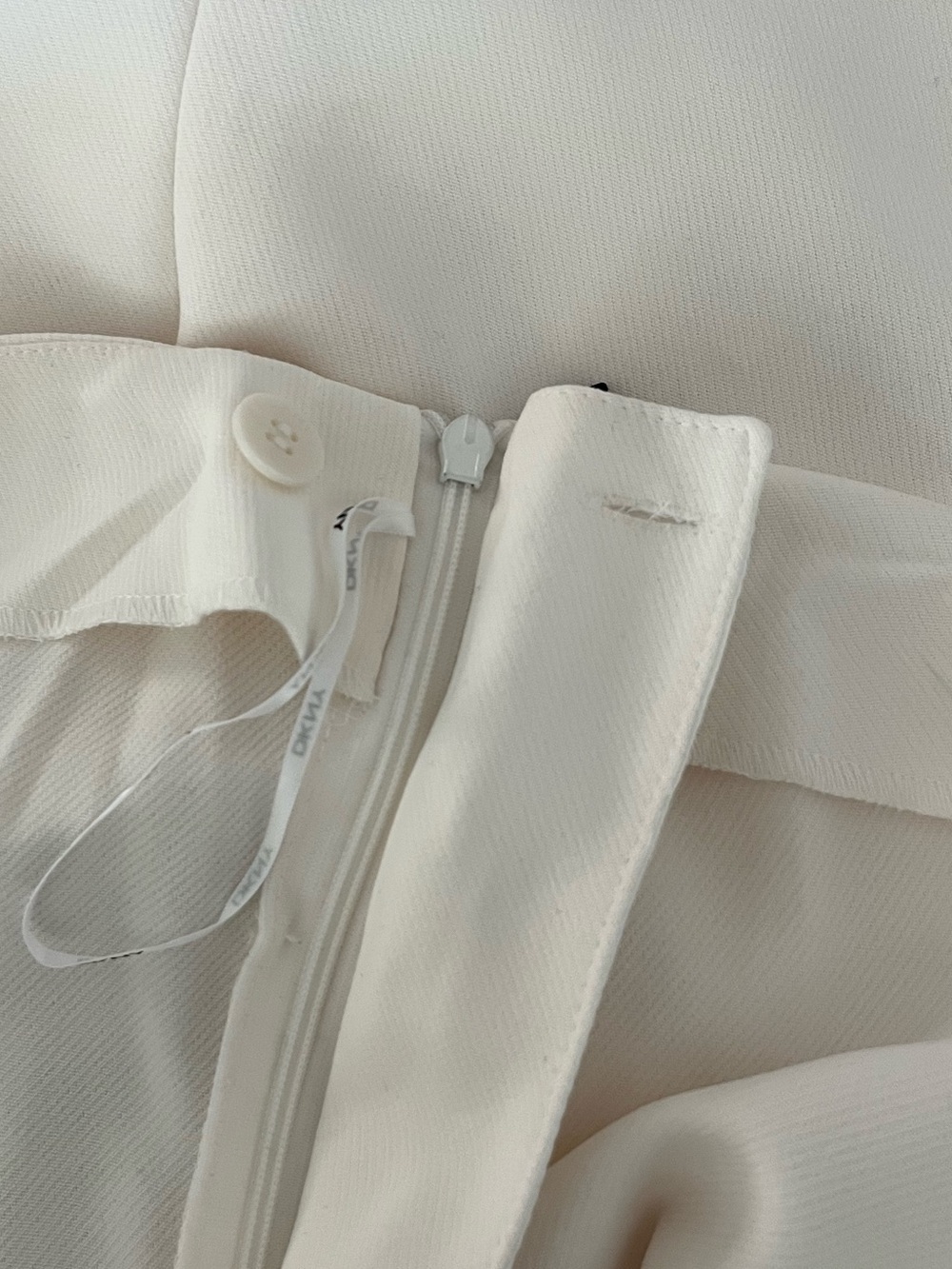 DKNY High-Waist High Drape 
Split-Leg Ivory Pants with Tie Belt - Picture 7 of 12